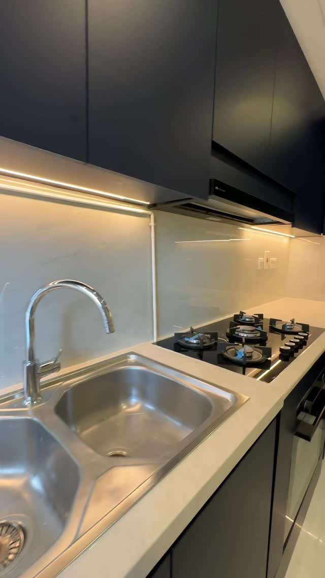 Royal treatment for my kitchen! Just gave it a sleek makeover with a stunning royal blue wrap😍
Would you like to transform the look of you