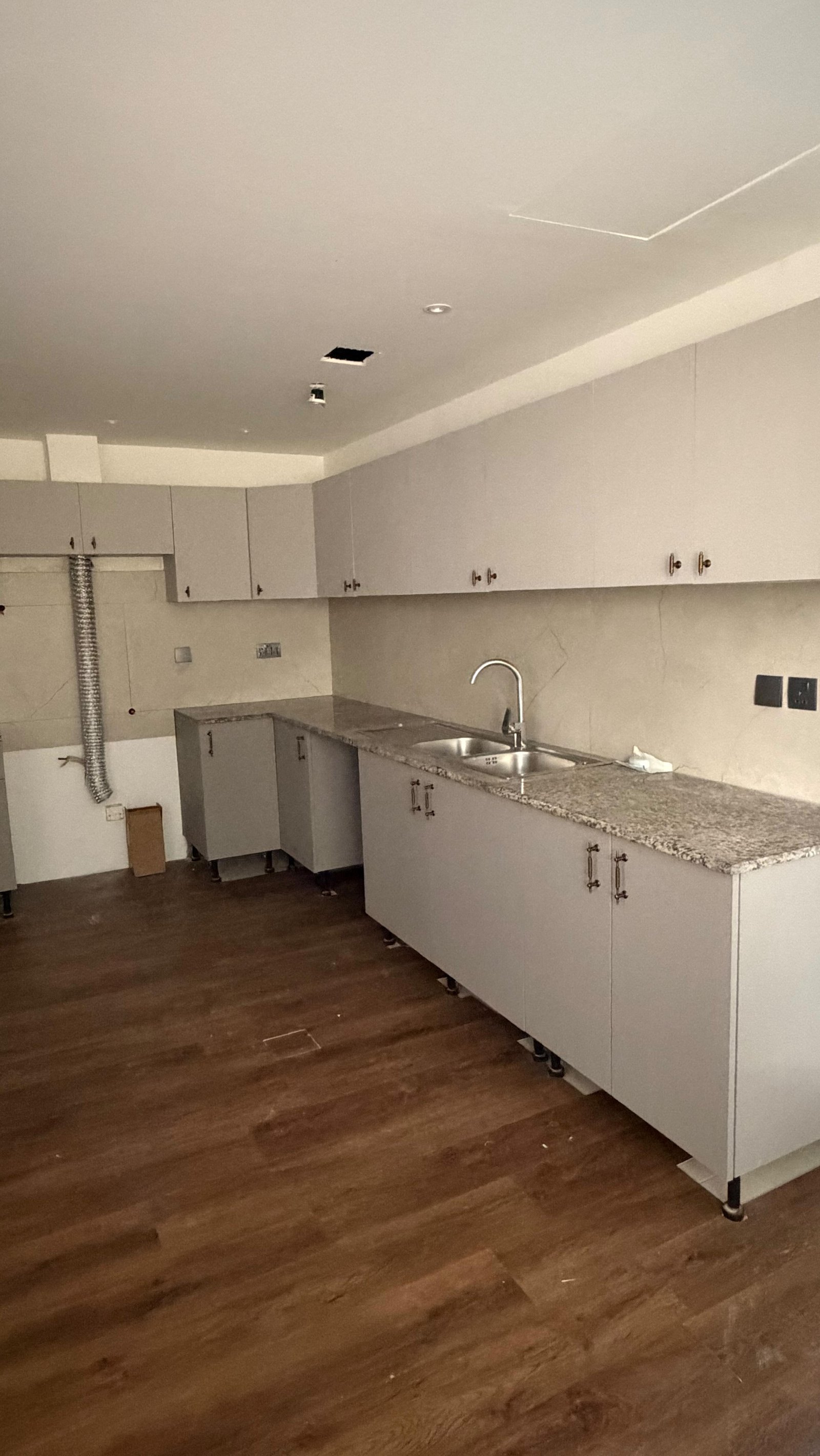 Old kitchen? Nah, just waiting for its glow-up ✨ Wrapped & transformed in one day.
Because why replace when you can Wrapway?
#Wrapway #Kit